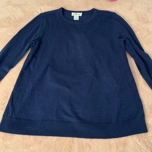 navy blue vineyard vines sweater with plaid back